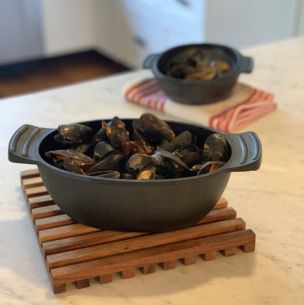 Cast Iron Mussel/Seafood Pot – 76495